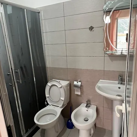 Hotel Laguna E Kenalles Shëngjin
